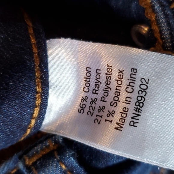 SO low rise favorite midi distressed denim shorts Sz 3preloved EUC - Picture 6 of 14